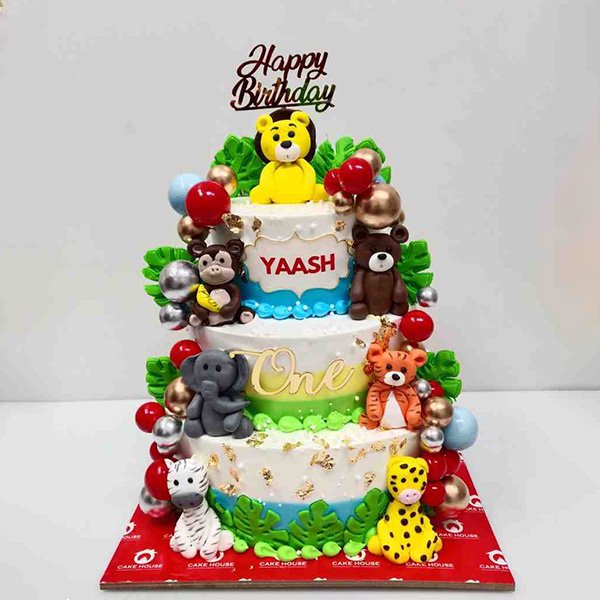 https://cakehousetrichy.net/public/assets/images/products/jungle_theme_fondant_toys_3_strep_cake.jpg