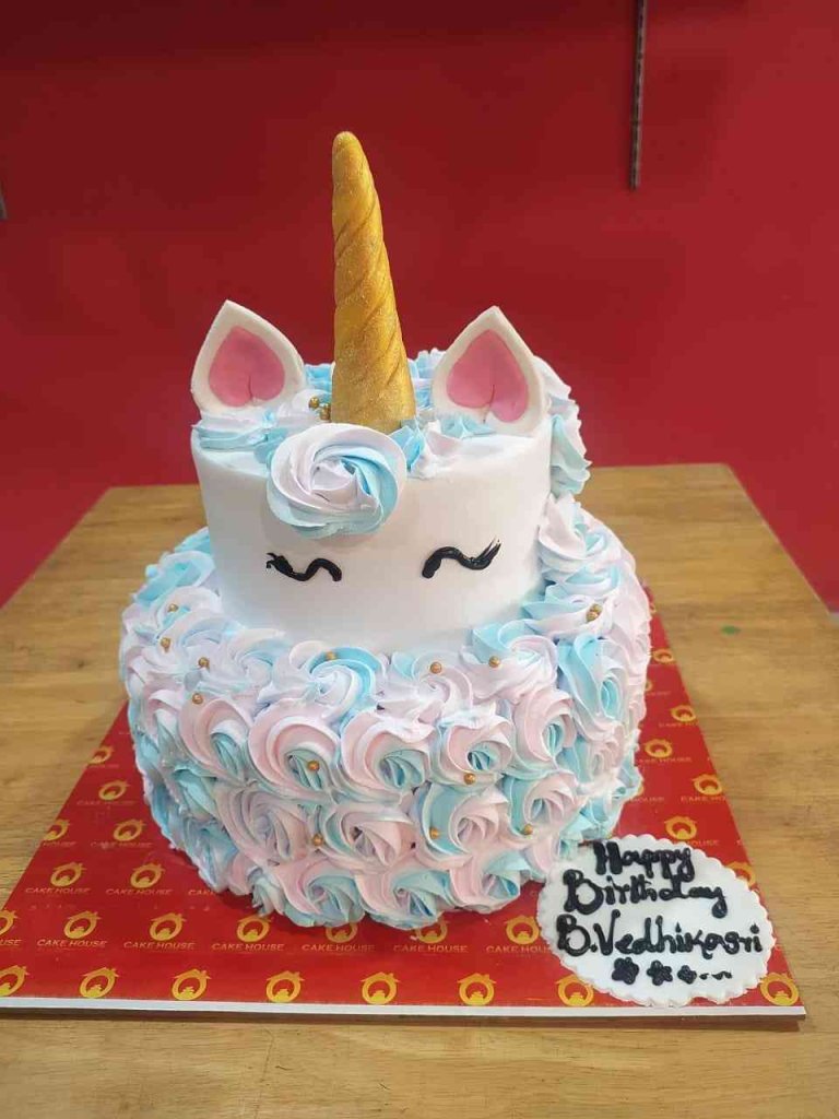 https://cakehousetrichy.net/public/assets/images/products/unicorn_rossart_2_strep_cake.jpeg