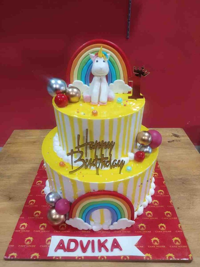 https://cakehousetrichy.net/public/assets/images/products/unicorn_yellow_2_strep_cake.jpeg